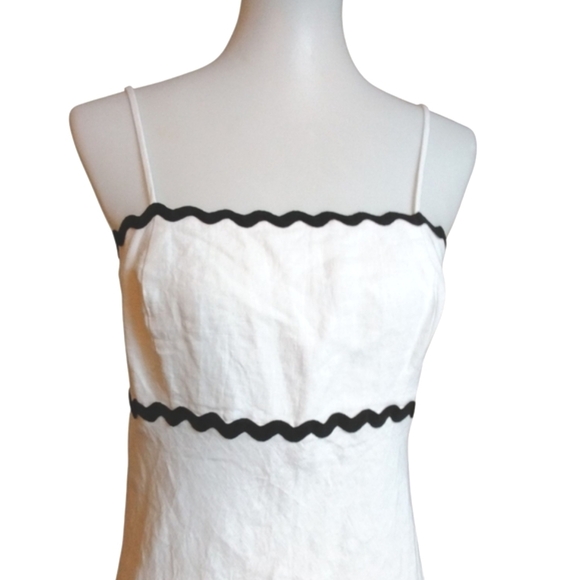 White Linen Sleeveless Maxi Dress with Black Trim Giselle By Isilis - Picture 3 of 10